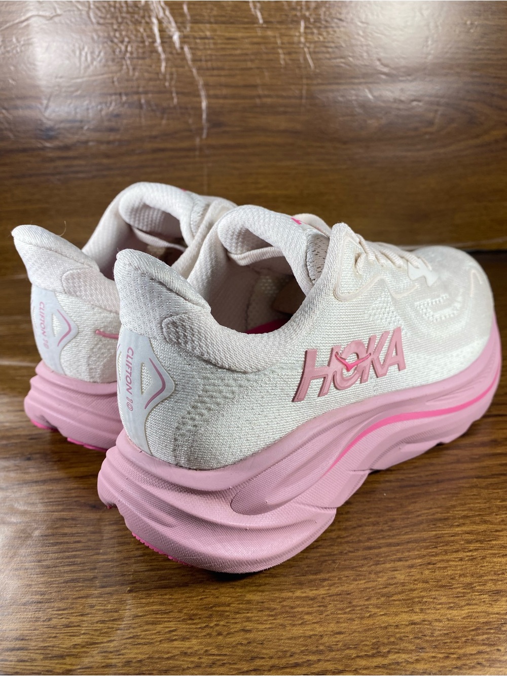 Hoka Clifton 10 women’s shoe size 6 wide - Picture 2 of 11